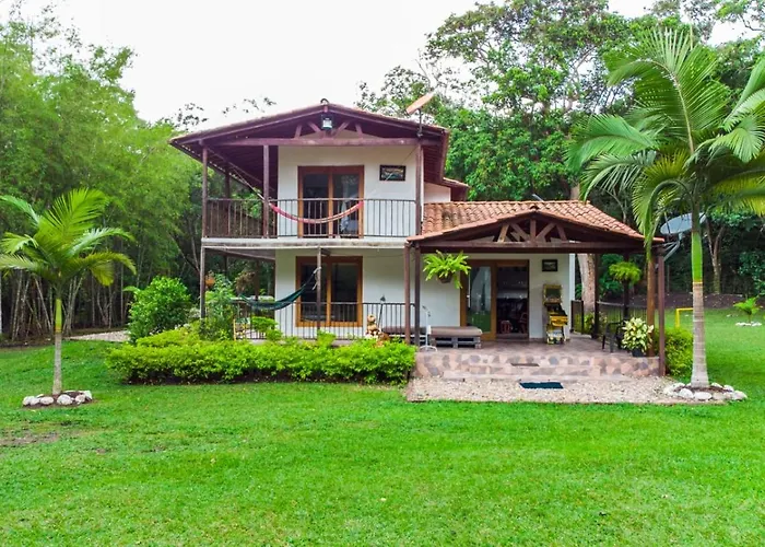 Hermosa Casaquinta Con Piscina Privada.