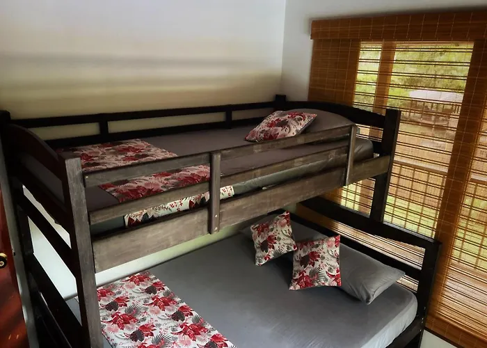 Hermosa Casaquinta Con Piscina Privada.