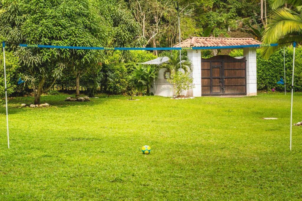 Hermosa Casaquinta Con Piscina Privada. Villeta