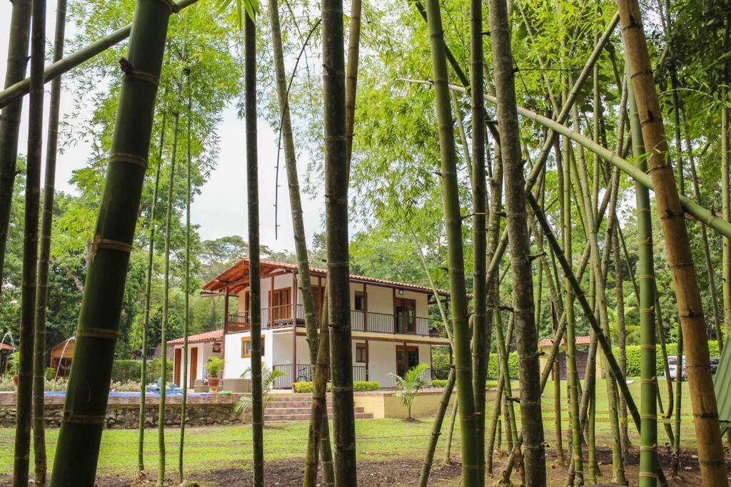Hermosa Casaquinta Con Piscina Privada. Villa