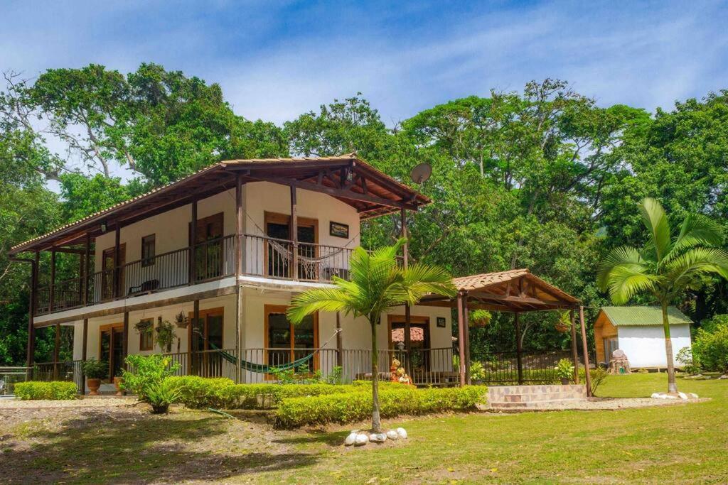 Villa Hermosa Casaquinta Con Piscina Privada. Villeta