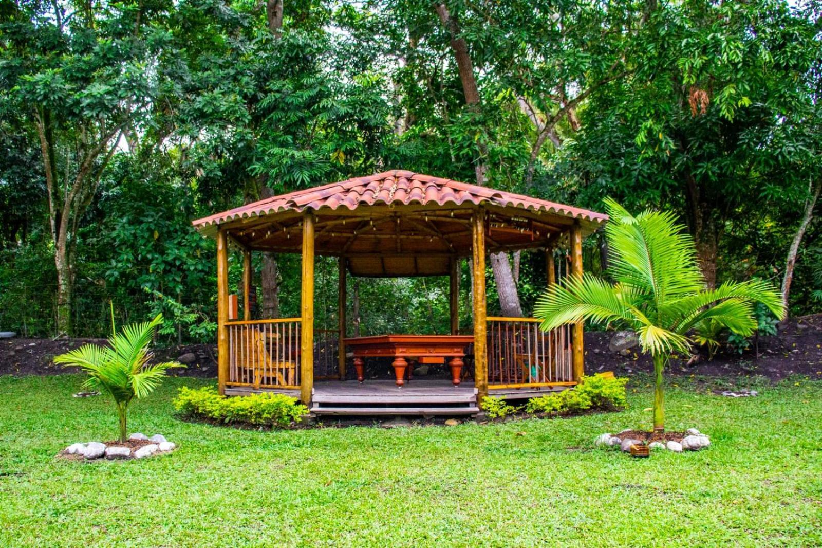 Hermosa Casaquinta Con Piscina Privada. Villa