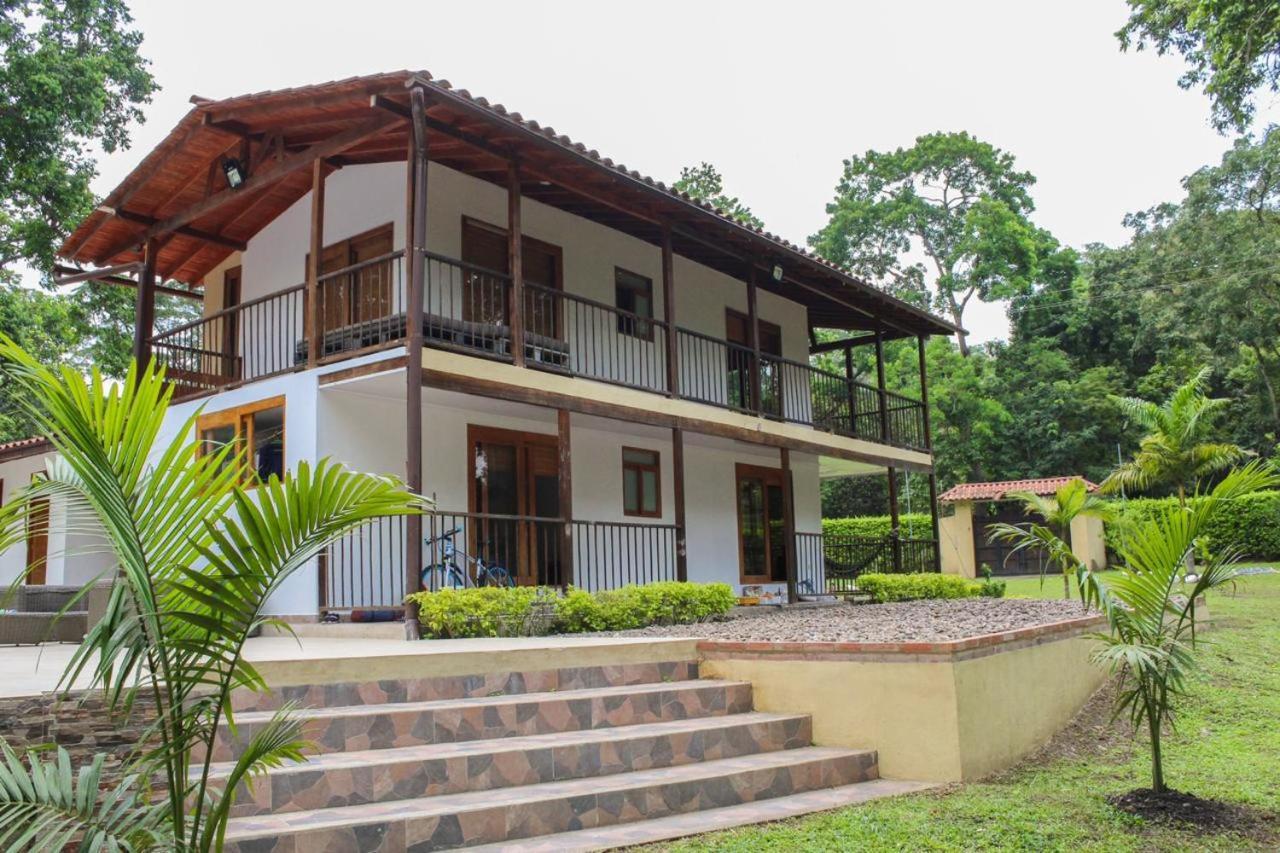 Hermosa Casaquinta Con Piscina Privada.