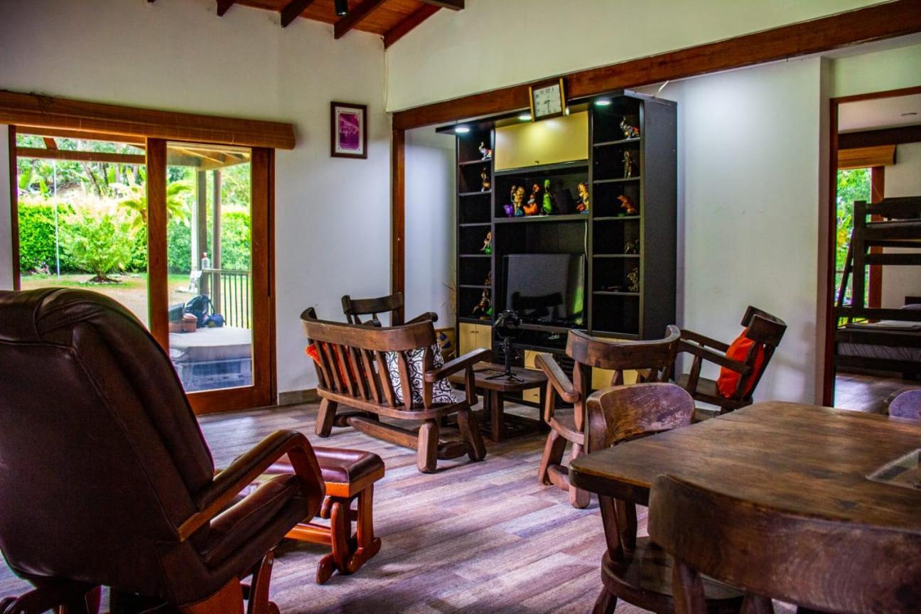 Hermosa Casaquinta Con Piscina Privada. Villa *