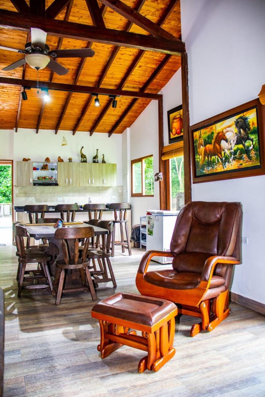 Villa Hermosa Casaquinta Con Piscina Privada. *