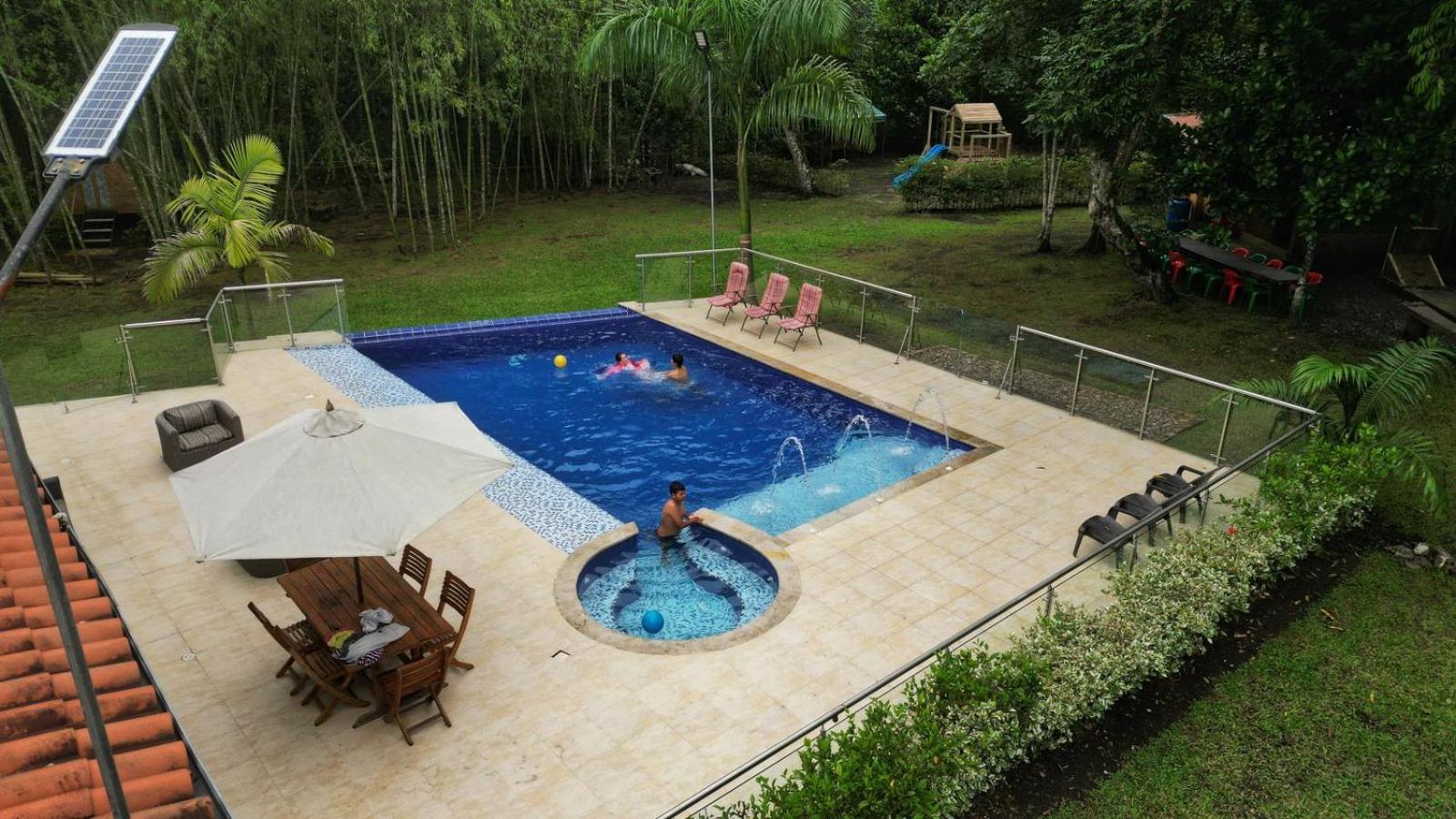 Hermosa Casaquinta Con Piscina Privada. Villeta